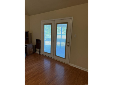 Very nice house, in quiet neighborhood. Plenty of room for a