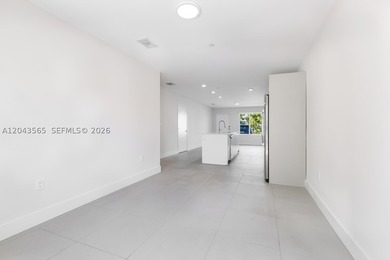 Modern villa-style condo in a small boutique community - photo 3