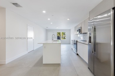 Modern villa-style condo in a small boutique community - photo 4
