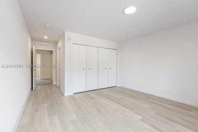 Modern villa-style condo in a small boutique community - photo 8