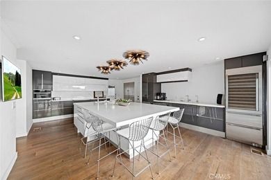 Welcome to 343 Emerald Bay - a fully furnished, contemporary - photo 9