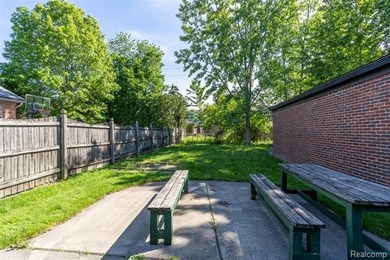Welcome to 1481 Oxford Road in desirable Grosse Pointe Woods - photo 5