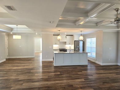 Amazing condition for this 4 bed / 2 bath open floorplan home - photo 18