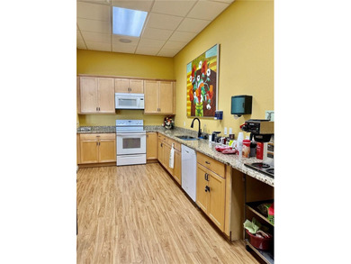 Welcome to your perfect Florida retreat! This spacious 2-bedroom - photo 34