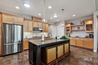 Beautifully designed with timeless Mid-Century Modern style - photo 15