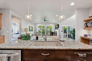 Beautifully designed with timeless Mid-Century Modern style - photo 16