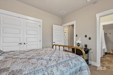Beautifully designed with timeless Mid-Century Modern style - photo 18