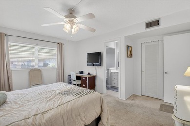 MOTIVATED SELLER - Bring all offers!! This updated 2 bed/2 bath - photo 18