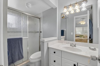 MOTIVATED SELLER - Bring all offers!! This updated 2 bed/2 bath - photo 19