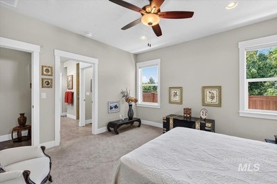 Beautifully designed with timeless Mid-Century Modern style - photo 20
