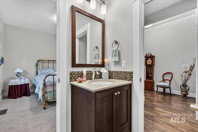 Beautifully designed with timeless Mid-Century Modern style - photo 23