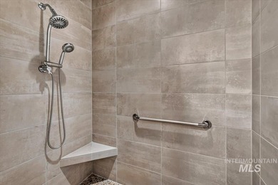 Beautifully designed with timeless Mid-Century Modern style - photo 24