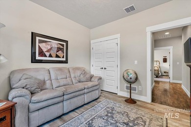 Beautifully designed with timeless Mid-Century Modern style - photo 26