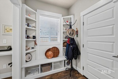 Beautifully designed with timeless Mid-Century Modern style - photo 29