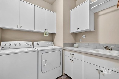 Beautifully designed with timeless Mid-Century Modern style - photo 31