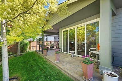 Beautifully designed with timeless Mid-Century Modern style - photo 36
