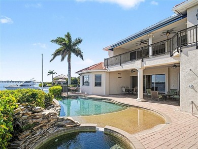 Welcome to an exceptional waterfront estate, gracefully - photo 1