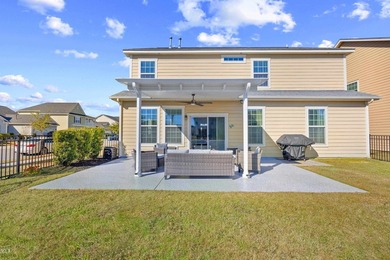Welcome to paradise! This lovely home in The Highlands at - photo 14