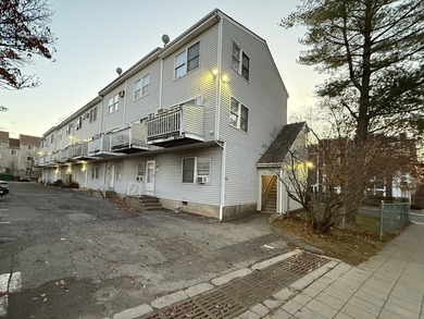 Opportunity awaits in this Liberty Square 2-bedroom apartment - photo 1