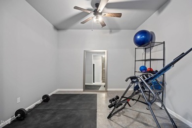 New price! *Exceptional value with over 4,000 square feet with - photo 19