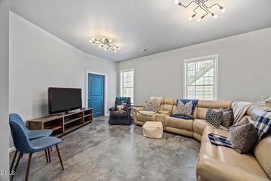 New price! *Exceptional value with over 4,000 square feet with - photo 20