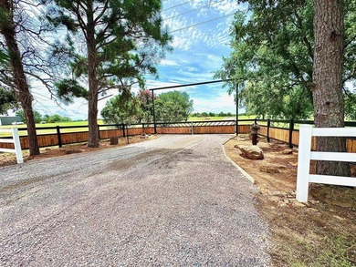 Beautiful piece of property waiting for its new owner to take - photo 2