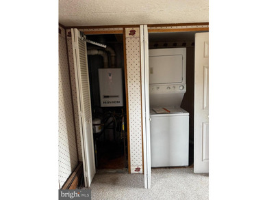 This 1960's 2 bedroom, single-wide mobile home offers a great - photo 9