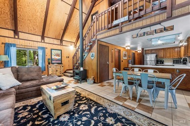 Cozy rustic log cabin in beautiful Donnelly,Idaho! This cabin is - photo 11