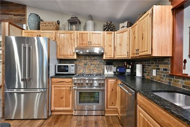 Exquisite lakefront estate on Victory Heights showcasing 240 - photo 12