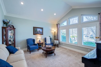 Beautiful, unique home with tall ceilings, real hardwood, new - photo 10