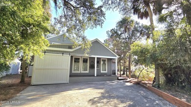 Beautifully renovated home: the prefect blend of coastal living - photo 23