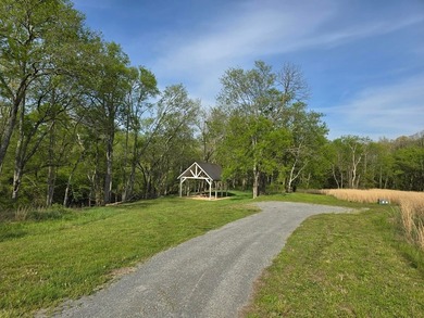 Stunning 0.95-acre property with beautiful mountain views in the - photo 4