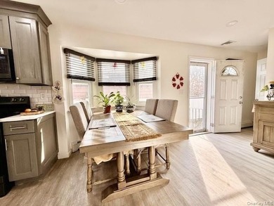 Lovely Renovated Colonial in Shirley !! Make this Home Your Own! - photo 12