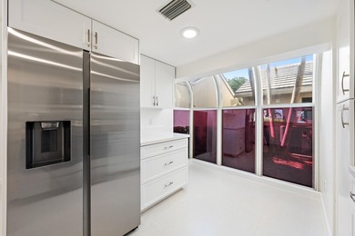 Rarely available 4-bedroom, 3-bath townhouse in Jupiter Harbour - photo 12
