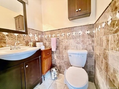 Lovely Renovated Colonial in Shirley !! Make this Home Your Own! - photo 14