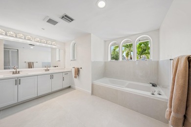 Rarely available 4-bedroom, 3-bath townhouse in Jupiter Harbour - photo 16