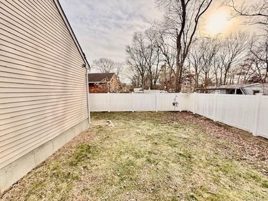 Lovely Renovated Colonial in Shirley !! Make this Home Your Own! - photo 24