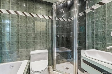 Welcome to this expansive split-level home in the desirable - photo 29