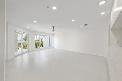 Rarely available 4-bedroom, 3-bath townhouse in Jupiter Harbour - photo 29