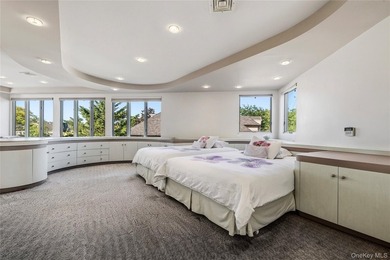 Welcome to this expansive split-level home in the desirable - photo 31