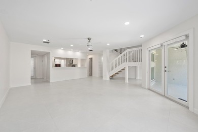 Rarely available 4-bedroom, 3-bath townhouse in Jupiter Harbour - photo 32