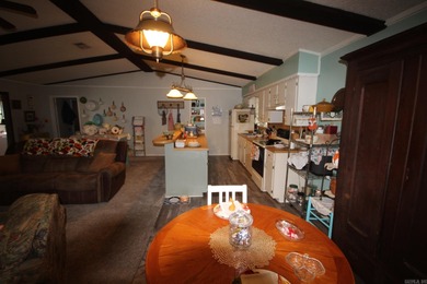 2 Bedroom, 1.5 Baths with approx. 1980 Sq. Ft. of living space - photo 2