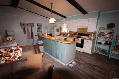 2 Bedroom, 1.5 Baths with approx. 1980 Sq. Ft. of living space - photo 3