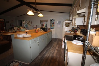 2 Bedroom, 1.5 Baths with approx. 1980 Sq. Ft. of living space - photo 4