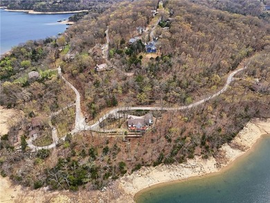 Enjoy lakefront living at its finest with this 4 bed, 4 bath - photo 4