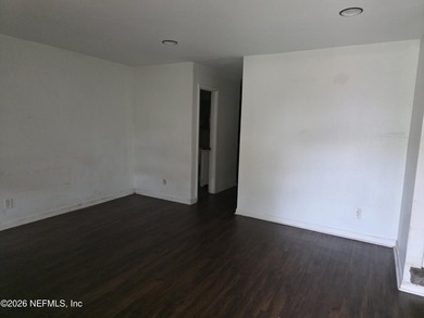 Awesome opportunity to own this 4 bed 1.5 bath townhome. Ready - photo 3