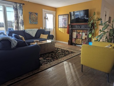 Bright and airy 3 bedroom home in desirable Ellsworth. Close to - photo 14
