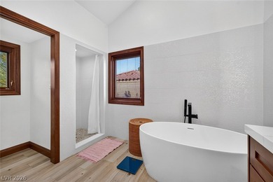 Highly updated home on the golf course with pool/spa overlooking - photo 17