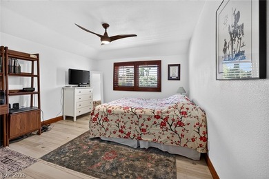 Highly updated home on the golf course with pool/spa overlooking - photo 21