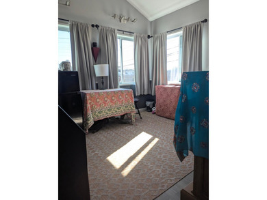 Bright and airy 3 bedroom home in desirable Ellsworth. Close to - photo 24